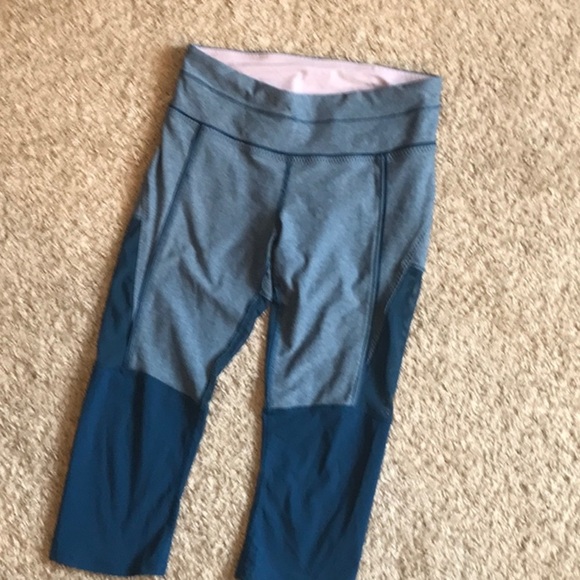 Lululemon training tough crop legging - Picture 3 of 10